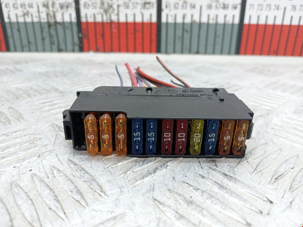 Датчик уровня в бачок омывателя AUDI A4 B8 2007-2015