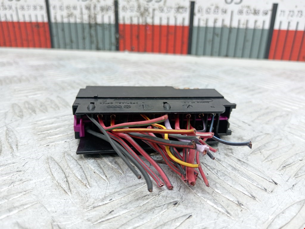 Датчик уровня в бачок омывателя AUDI A4 B8 2007-2015