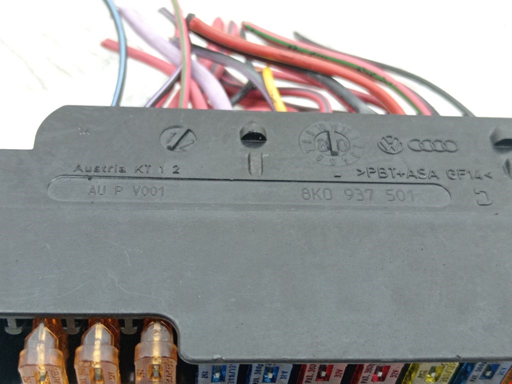 Датчик уровня в бачок омывателя AUDI A4 B8 2007-2015