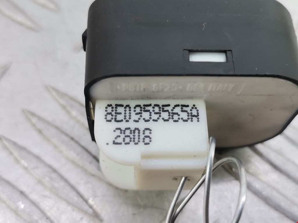 Блок управления зеркалами AUDI A3 8P 2003-2013