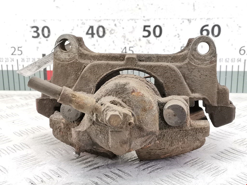 Суппорт передний правый VOLKSWAGEN Passat B6 2005-2011