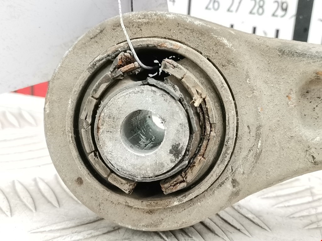 Рычаг передний правый AUDI A4 B8 2007-2015