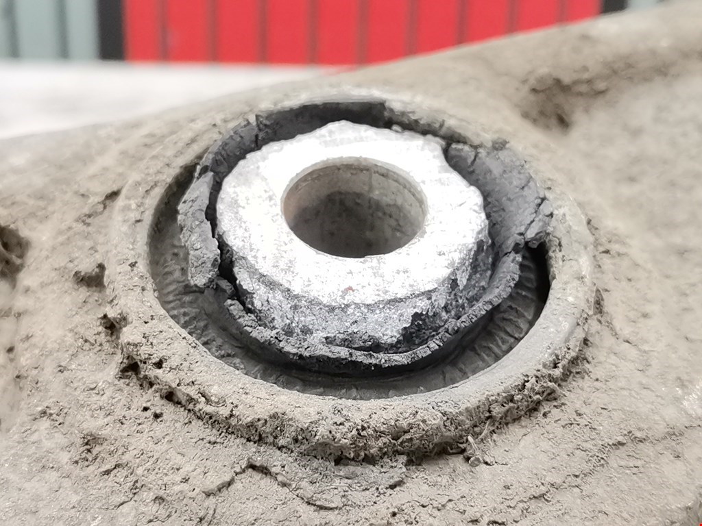 Рычаг передний правый AUDI A4 B8 2007-2015