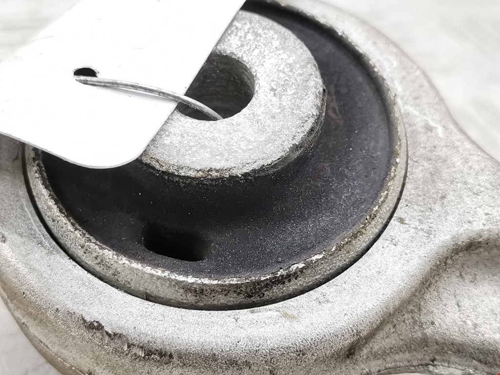 Рычаг передний правый AUDI A4 B8 2007-2015