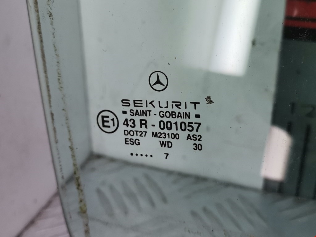 Стекло двери заднее правое MERCEDES-BENZ C-Class C-klasse W202 1993-2000