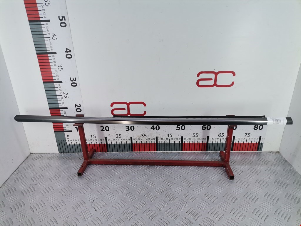 Накладка декоративная (молдинг) стекла двери задней правой Mercedes C-Class (W202) (1993-2001)