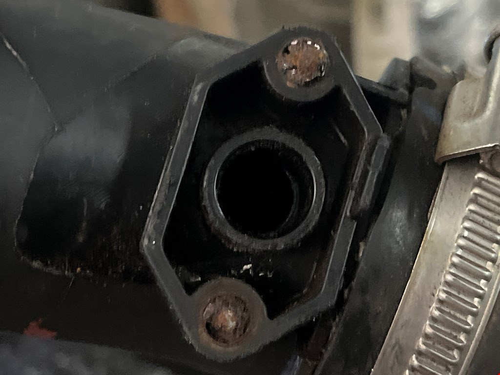 Патрубок интеркулера SKODA Rapid 2012-2020