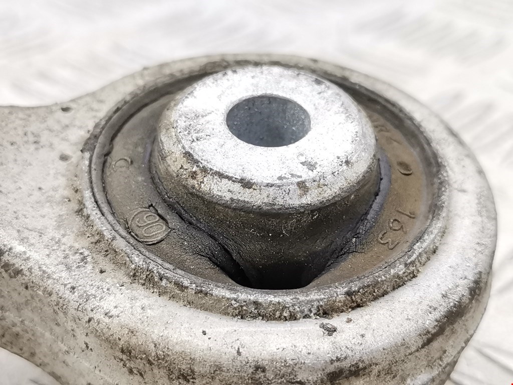 Рычаг передний левый AUDI A6 C6 2004-2010