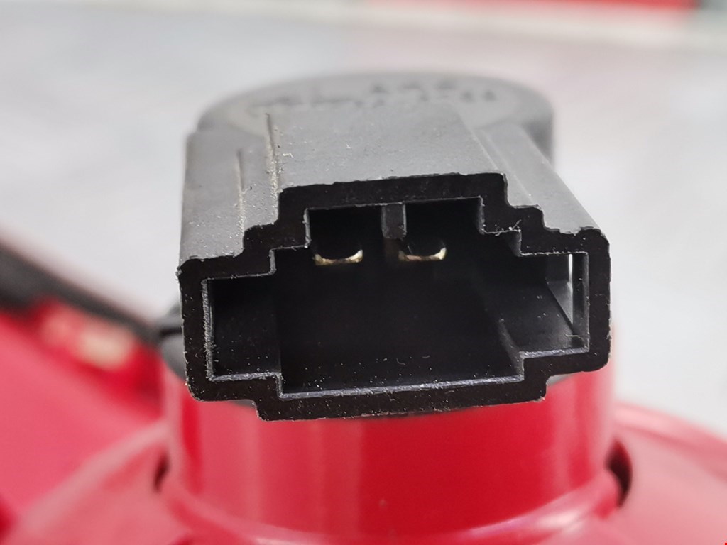 Фонарь задний внутренний левый VOLKSWAGEN Passat B6 2005-2011