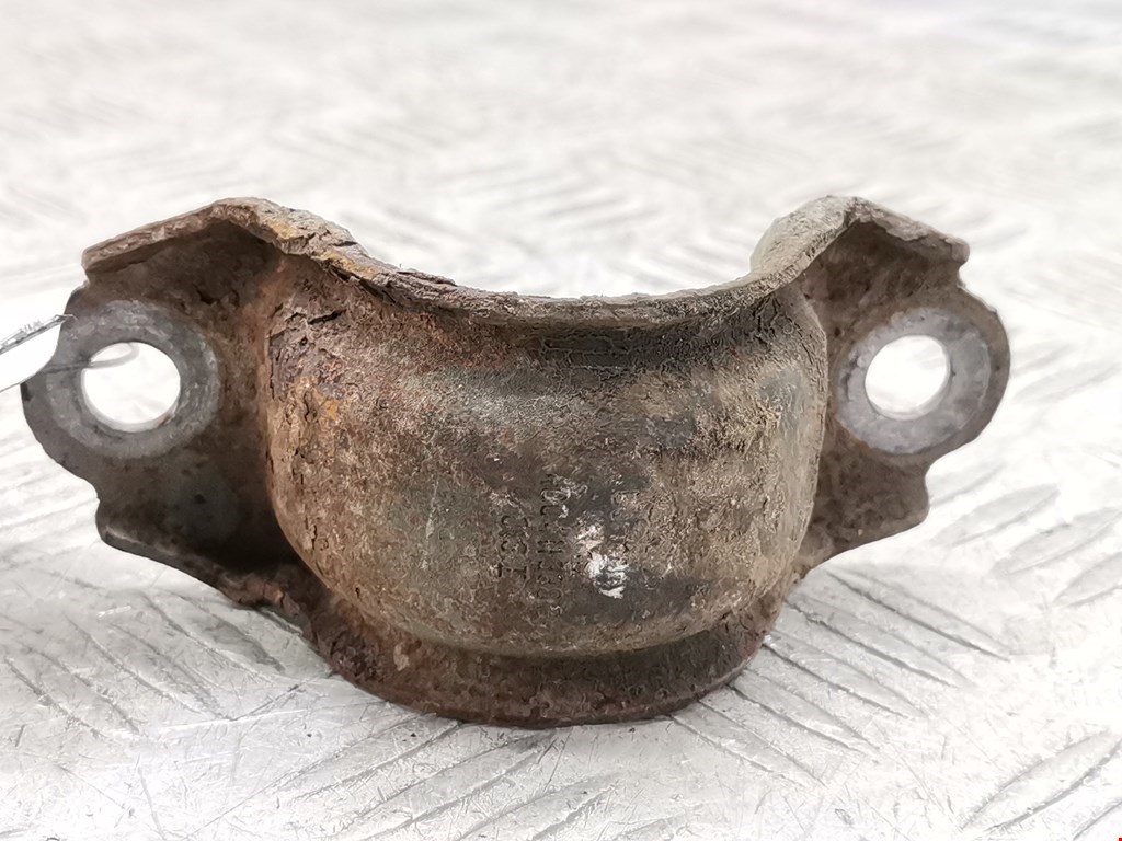 Кронштейн (крепление скоба) стабилизатора переднего Audi A4 B8 (2007-2015)