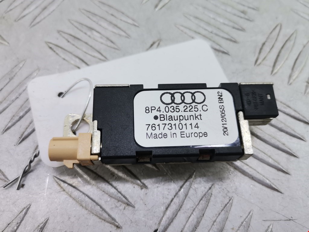 Усилитель антенны AUDI A3 8P 2003-2013