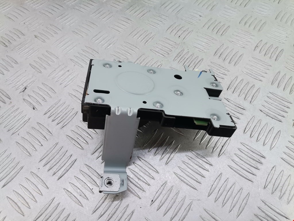 Усилитель антенны AUDI A3 8P 2003-2013