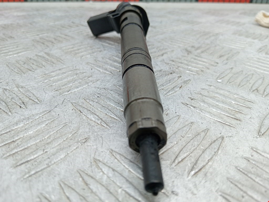 Форсунка дизельная электрическая VOLKSWAGEN Passat B6 2005-2011