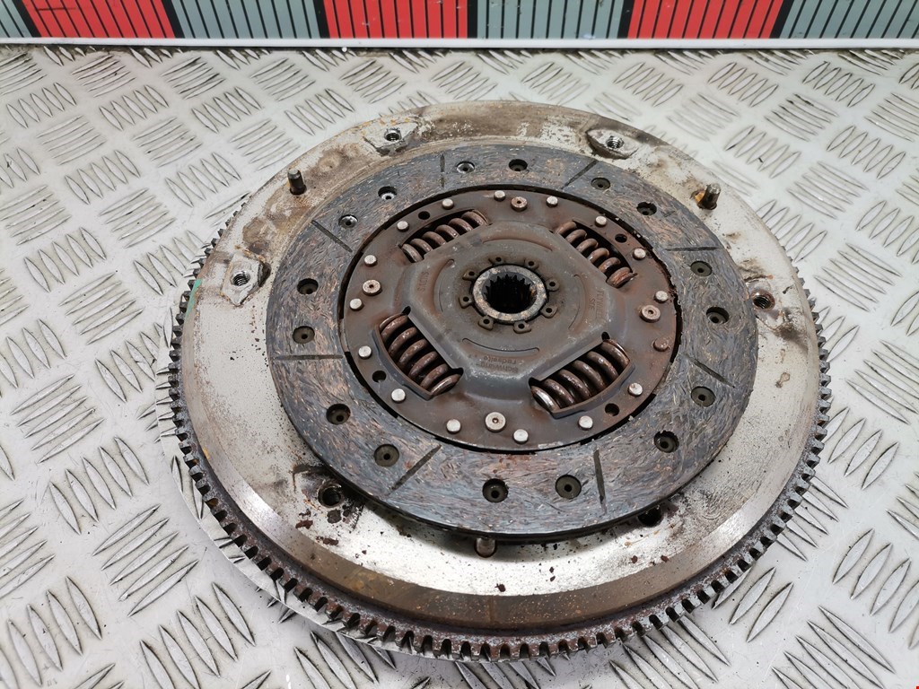 Маховик (демпфер сцепления) FORD Fiesta 2001-2008