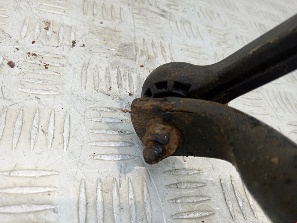 Стабилизатор передний (поперечной устойчивости подвески) AUDI A4 B8 2007-2015