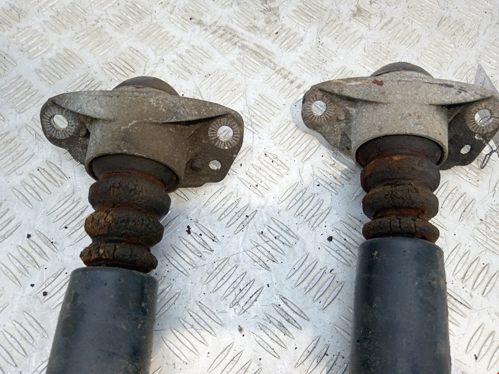 Амортизатор задний левый VOLKSWAGEN Passat B6 2005-2011