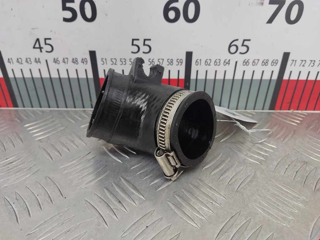 Патрубок интеркулера VOLKSWAGEN Passat B5 1997-2005