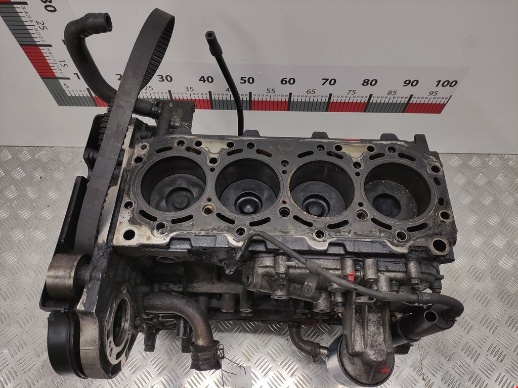 Блок цилиндров KIA Carnival I 1999-2005