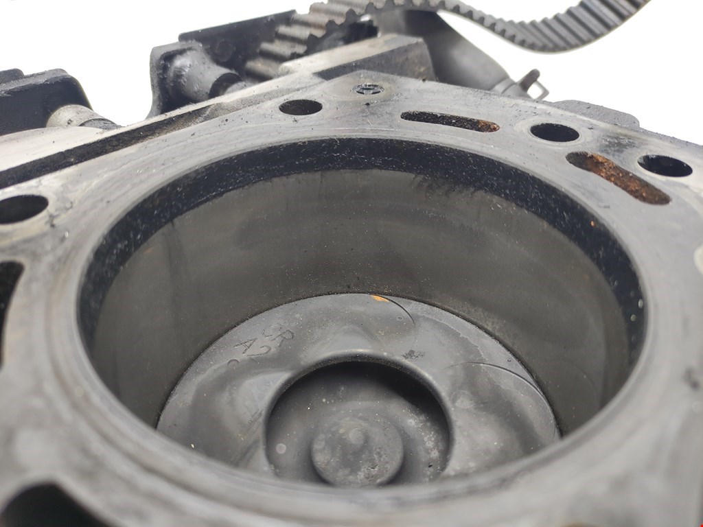 Блок цилиндров KIA Carnival I 1999-2005