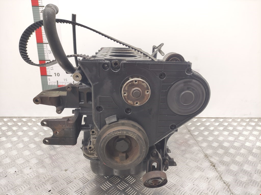 Блок цилиндров KIA Carnival I 1999-2005