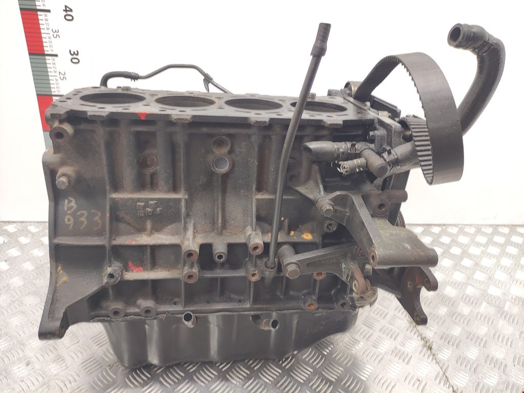 Блок цилиндров KIA Carnival I 1999-2005