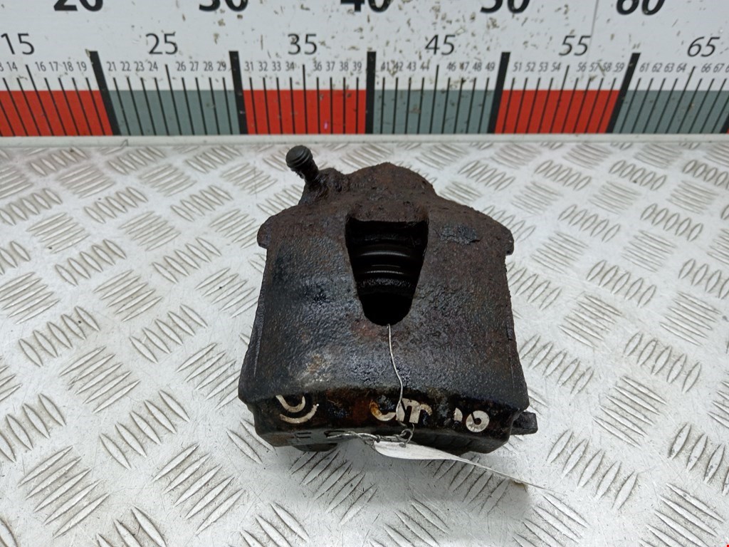 Суппорт передний правый AUDI A3 8P 2003-2013