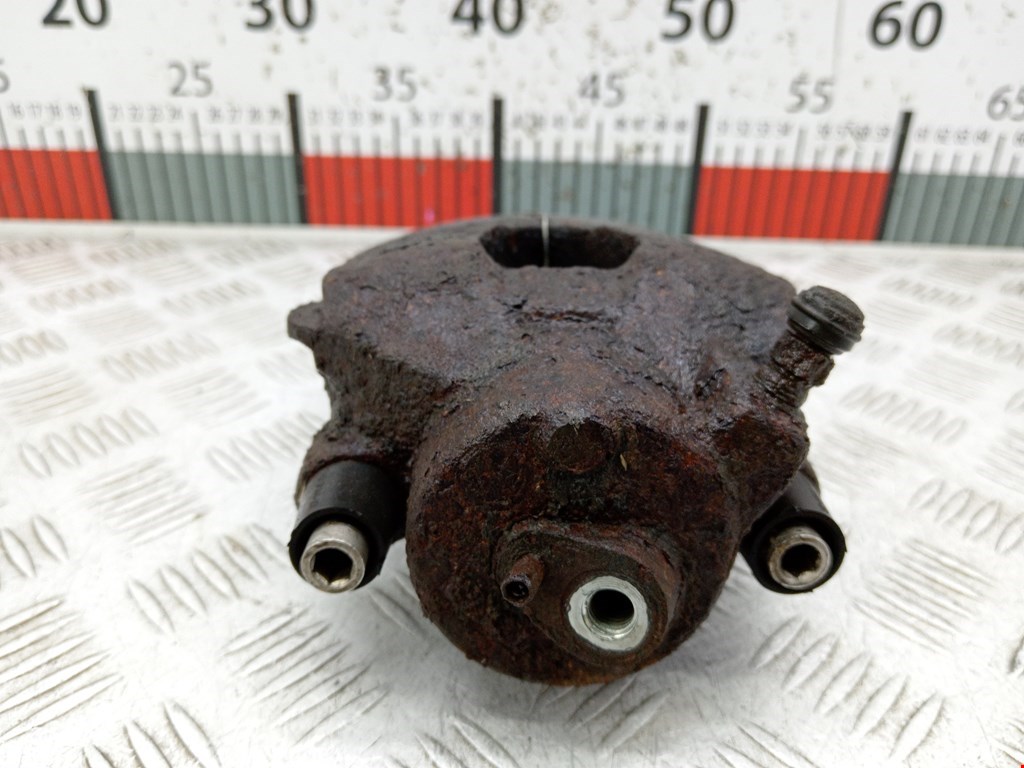 Суппорт передний правый AUDI A3 8P 2003-2013