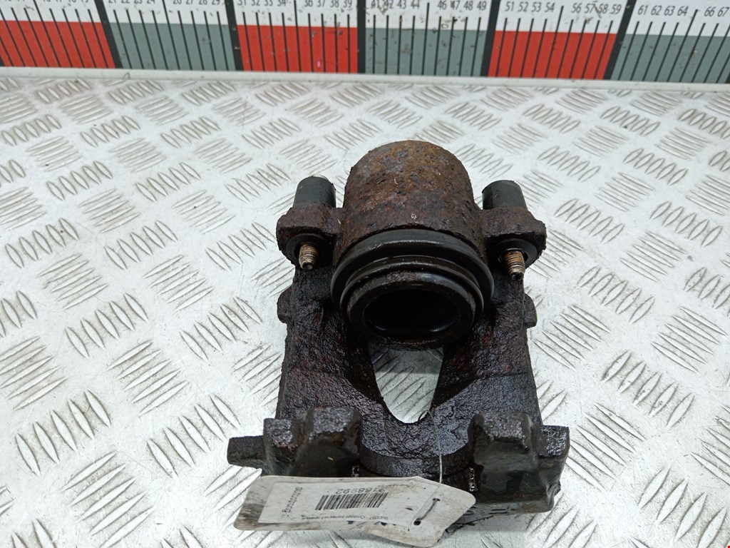 Суппорт передний правый AUDI A3 8P 2003-2013