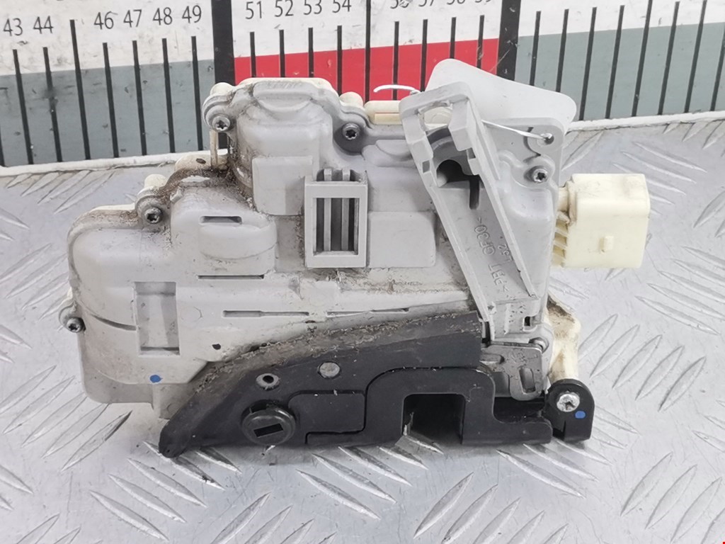 Замок двери задней левой VOLKSWAGEN Passat B6 2005-2011