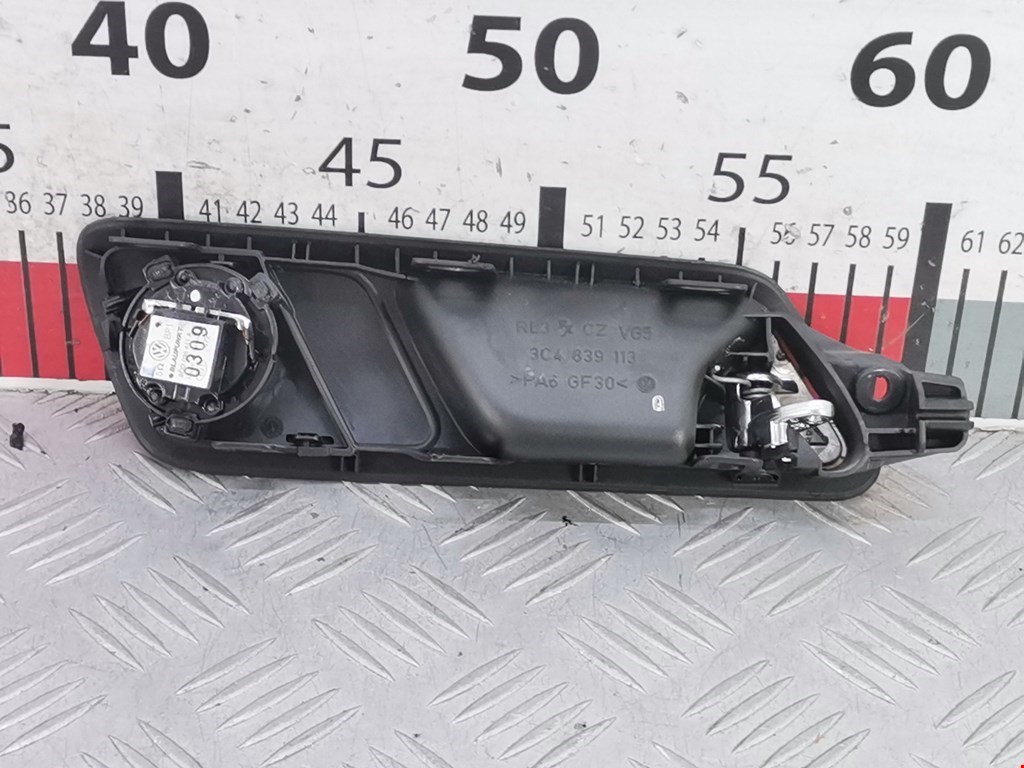 Ручка дверная задняя внутренняя левая VOLKSWAGEN Passat B6 2005-2011