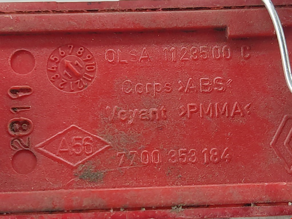 Отражатель в бампер задний левый OPEL Vivaro A 2001-2014