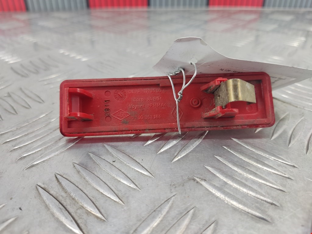 Отражатель в бампер задний левый OPEL Vivaro A 2001-2014