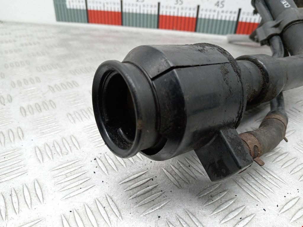 Горловина топливного бака KIA Carens 2006-2012