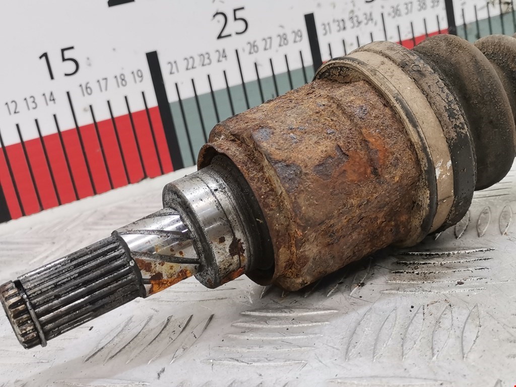 Полуось (привод, приводной вал) задняя правая NISSAN X-Trail T30 2000-2007