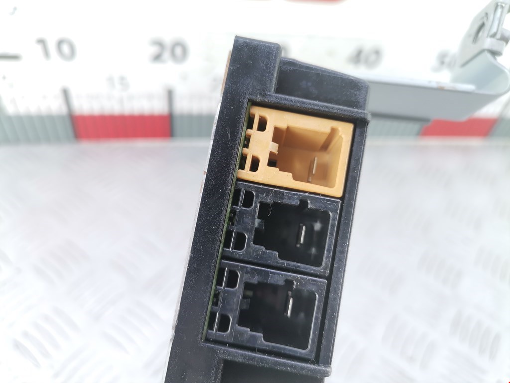 Усилитель антенны AUDI A3 8P 2003-2013