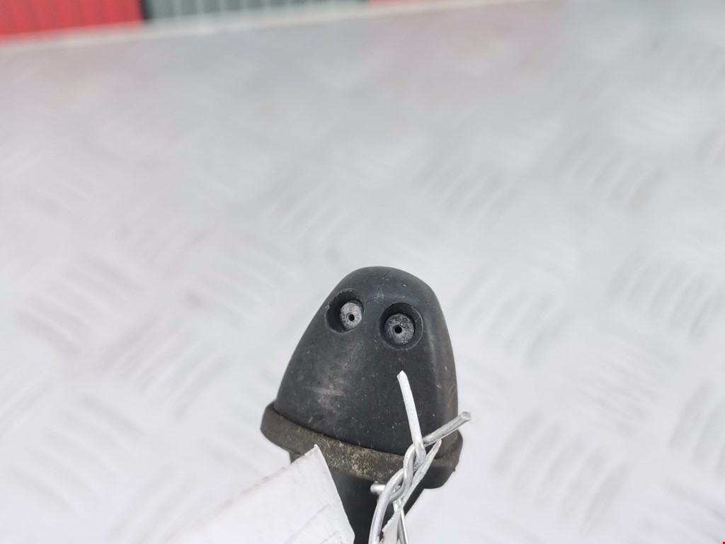 Форсунка омывателя заднего стекла KIA Carens 2006-2012