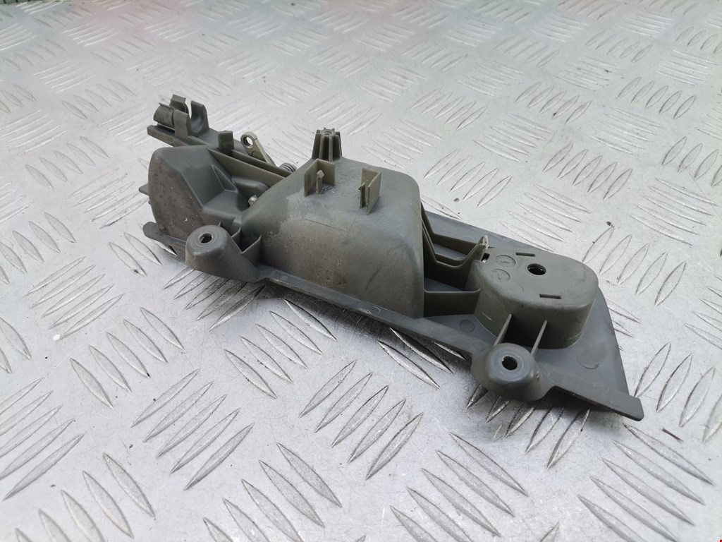 Ручка дверная задняя внутренняя левая AUDI A4 B6 2001-2005