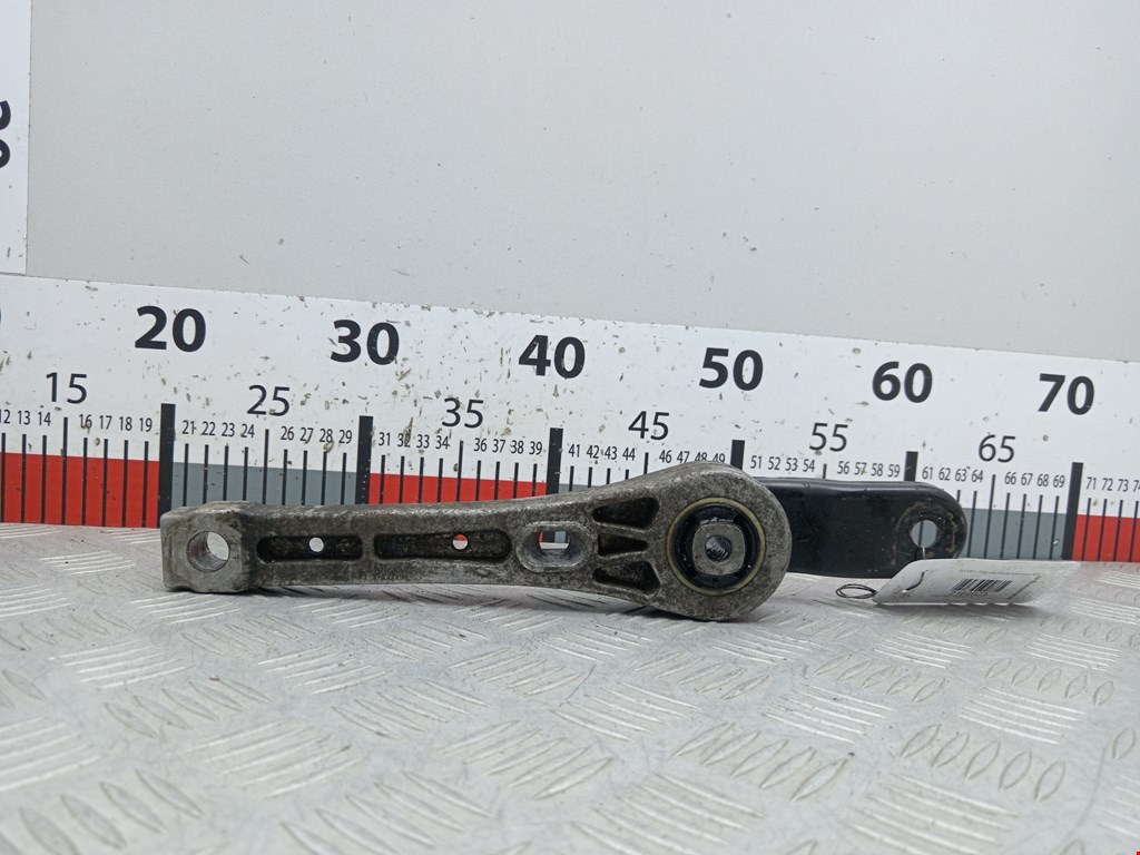 Подушка (опора) крепления КПП Volkswagen Passat 6 (2005-2010)