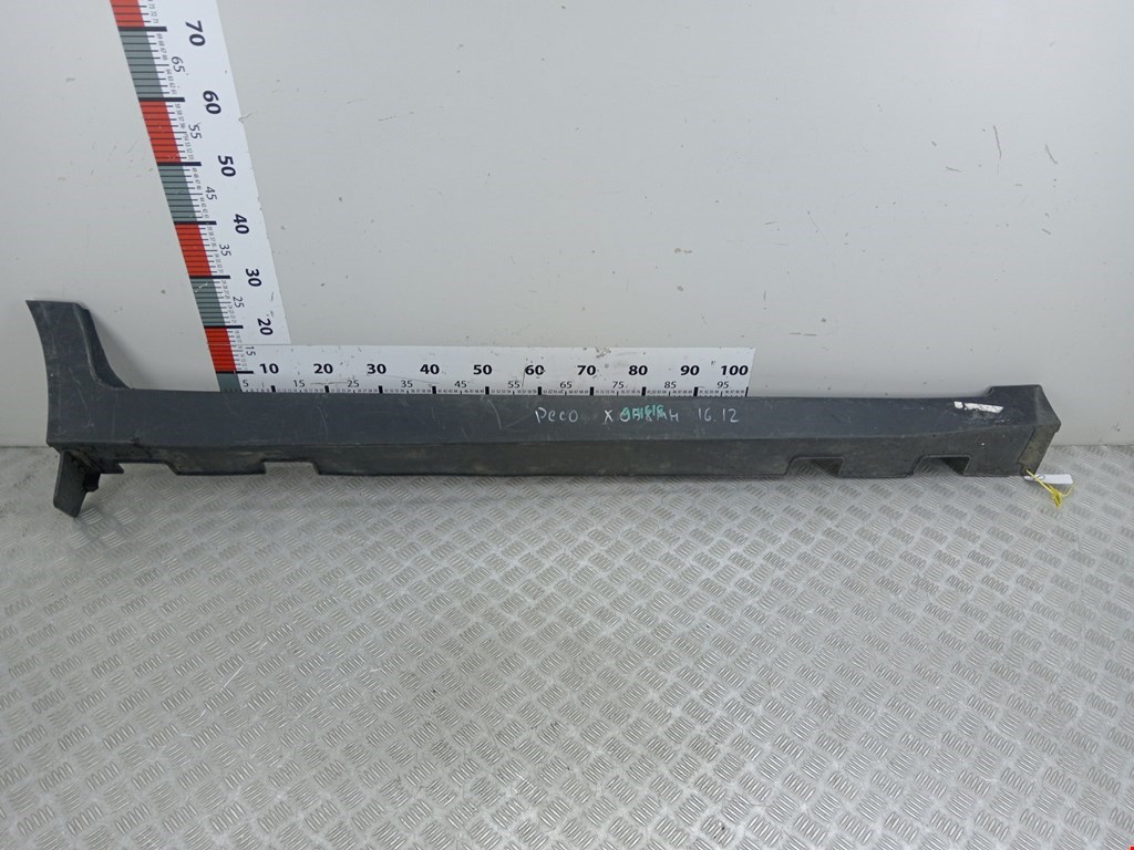 Накладка декоративная на порог правая Kia Rio 4 (YB) (2017-2023)