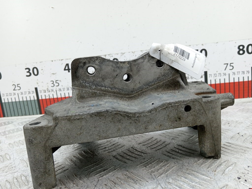 Кронштейн (крепление лапа) двигателя Opel Corsa D (2006-2014)