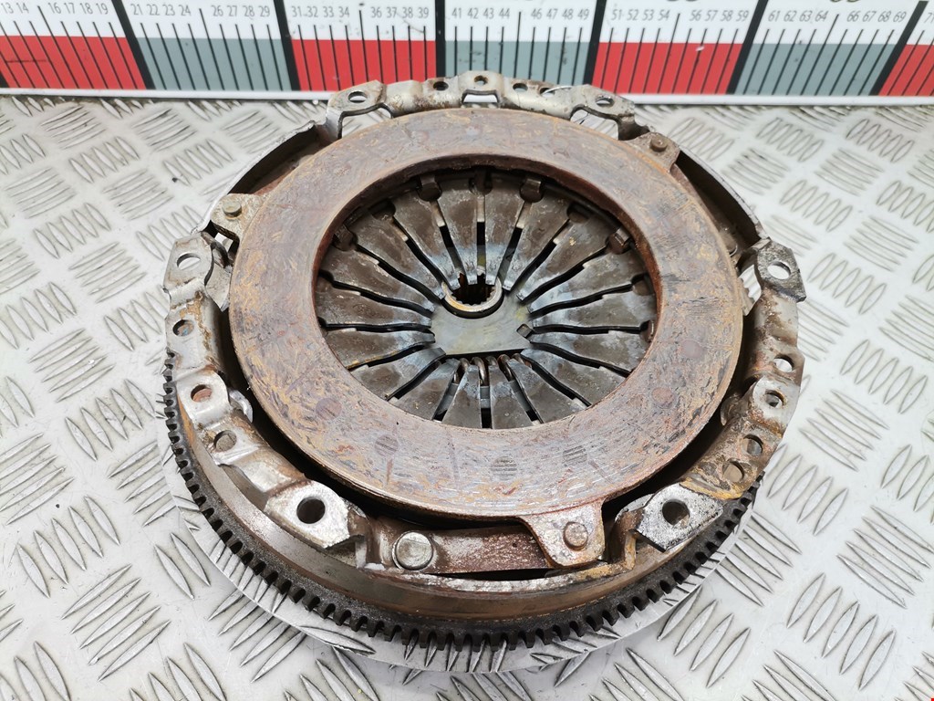 Маховик (демпфер сцепления) FORD Fiesta 2001-2008