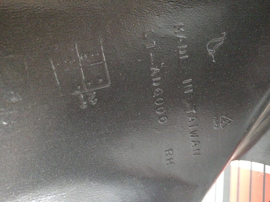 Локер (подкрылок) передний правый AUDI A4 B5 1995-2001