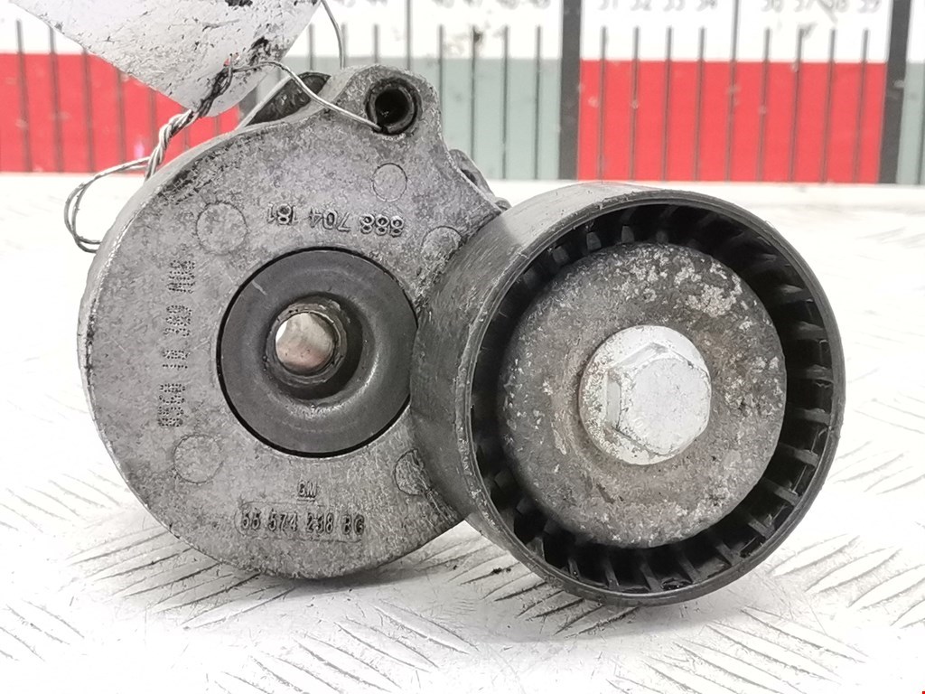 Натяжитель ремня генератора (приводного поликлинового ремня Opel Corsa D (2006-2014)