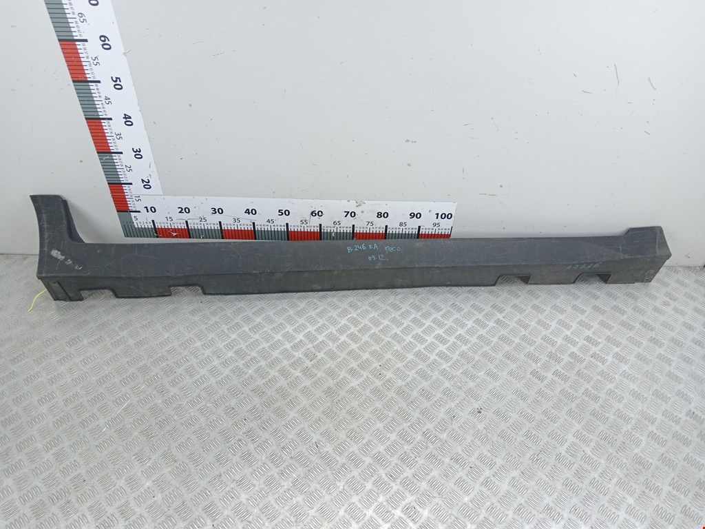 Накладка декоративная на порог правая Kia Rio 4 (YB) (2017-2023)