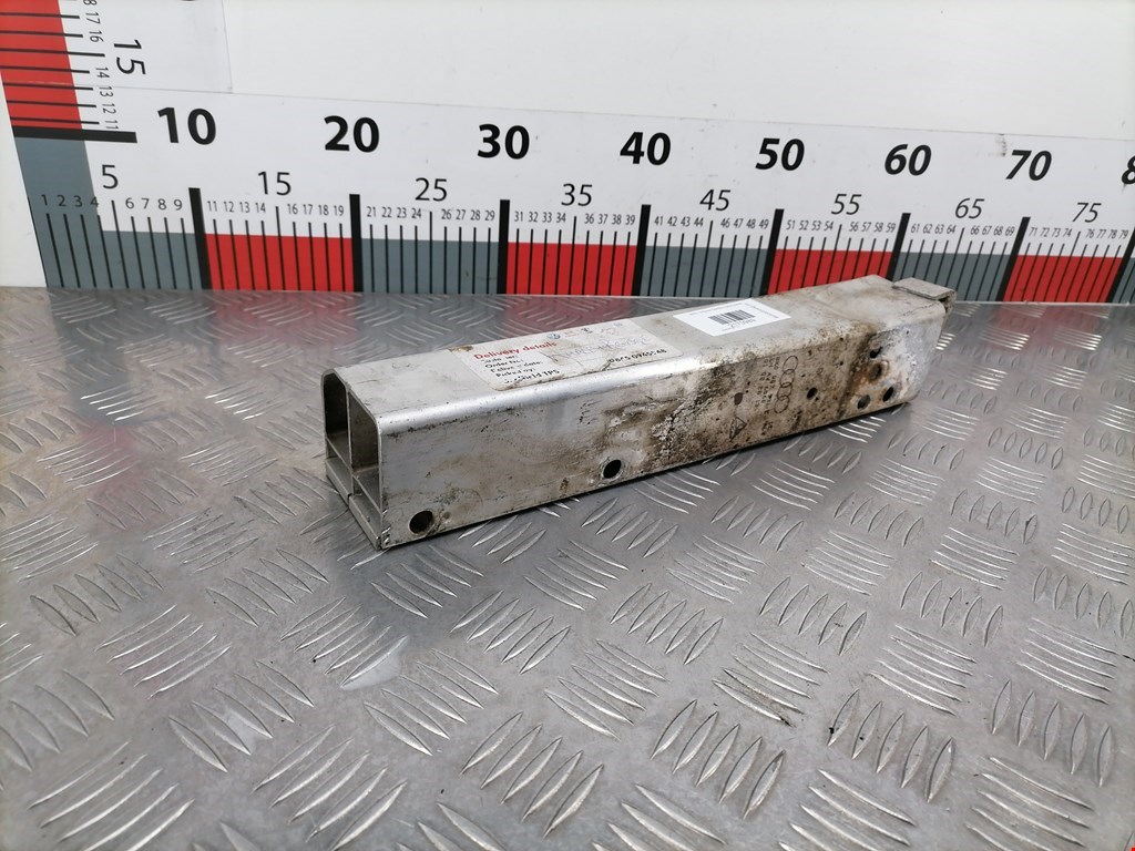 Отбойник бампера задний правый Audi A4 B8 (2007-2015)