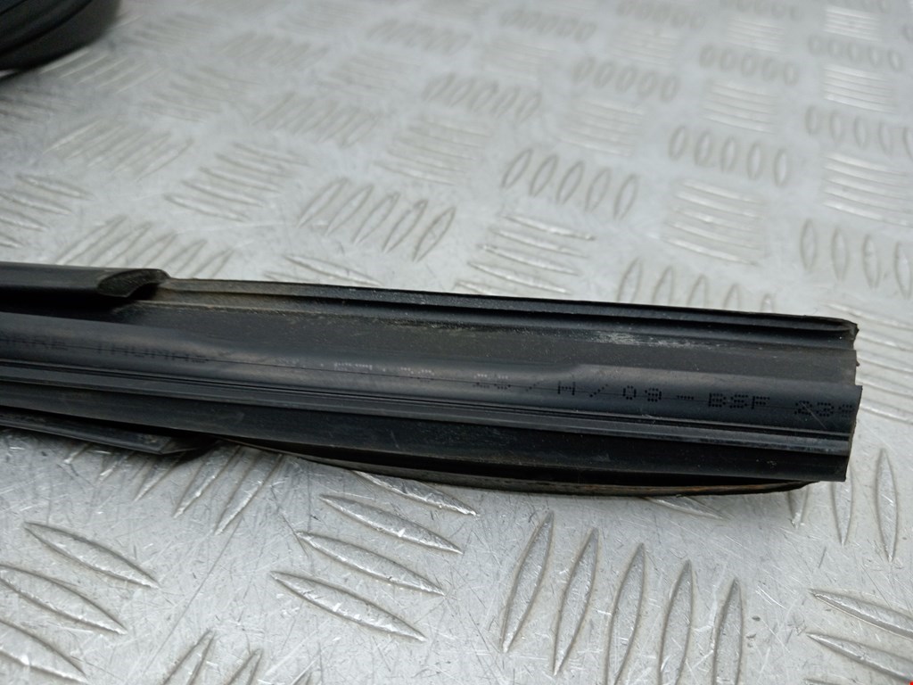 Уплотнитель двери PEUGEOT 207 2006-2015