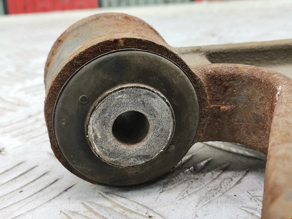 Рычаг передний правый VOLKSWAGEN Golf V 2003-2009