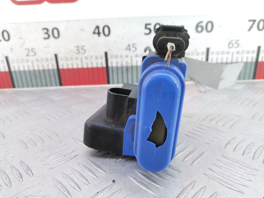 Замок двери задней правой AUDI A8 D2 1994-2002