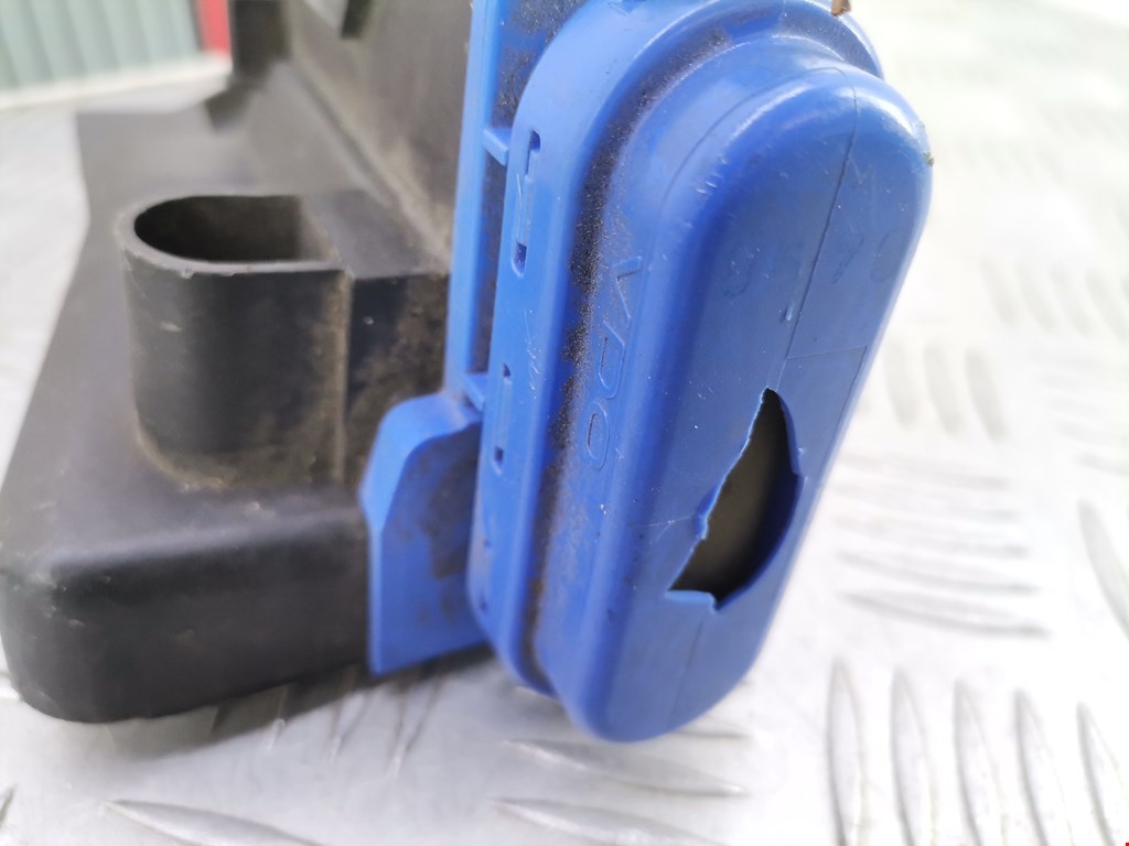 Замок двери задней правой AUDI A8 D2 1994-2002