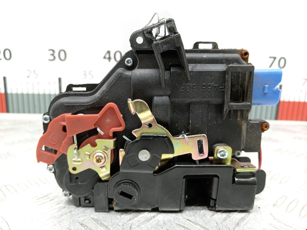 Замок двери задней левой VOLKSWAGEN Golf V 2003-2009